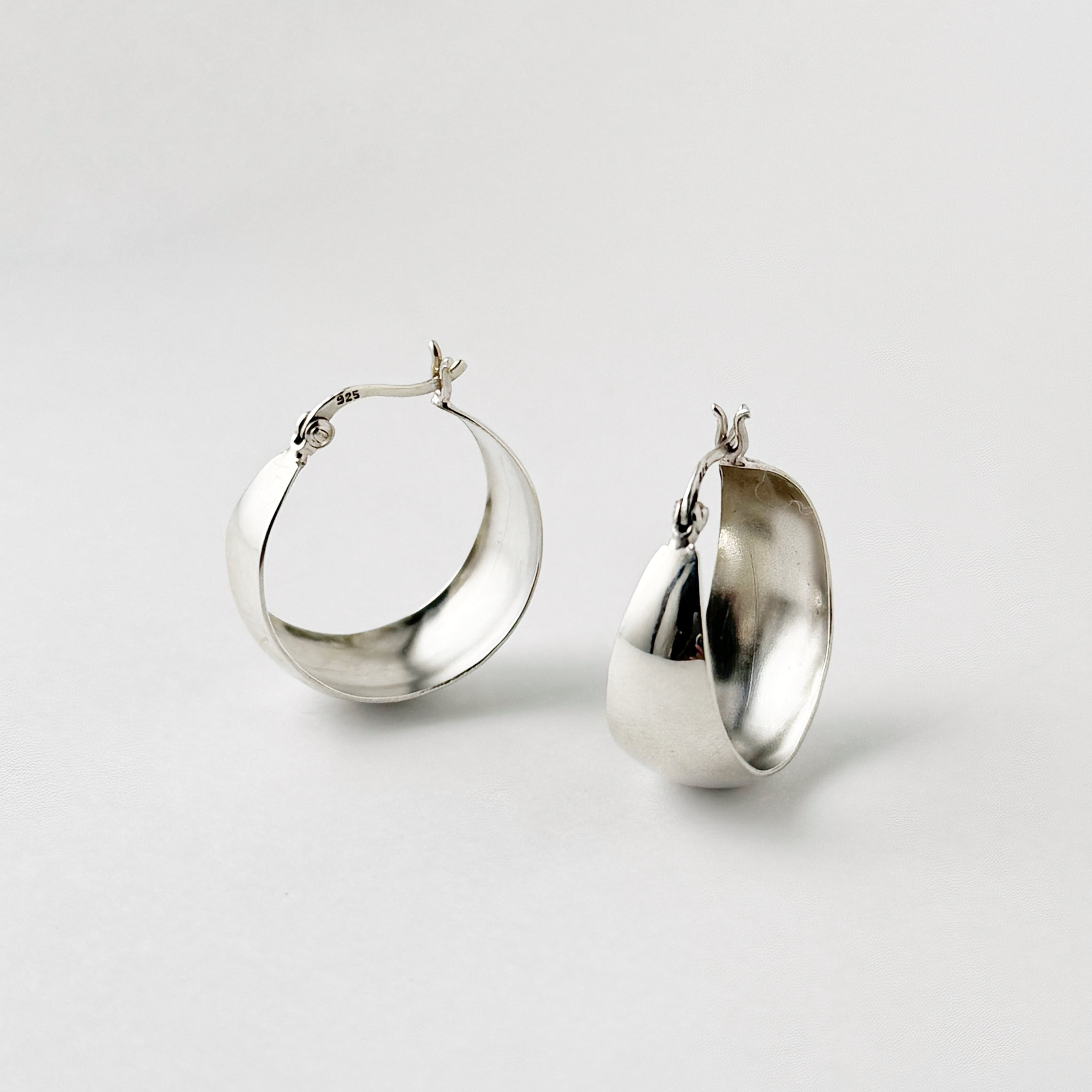 幅広 フープ ピアス