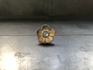 タンス鍵穴飾り　花　昭和レトロ　ＤＩＹ　金物　ヴィンテージ