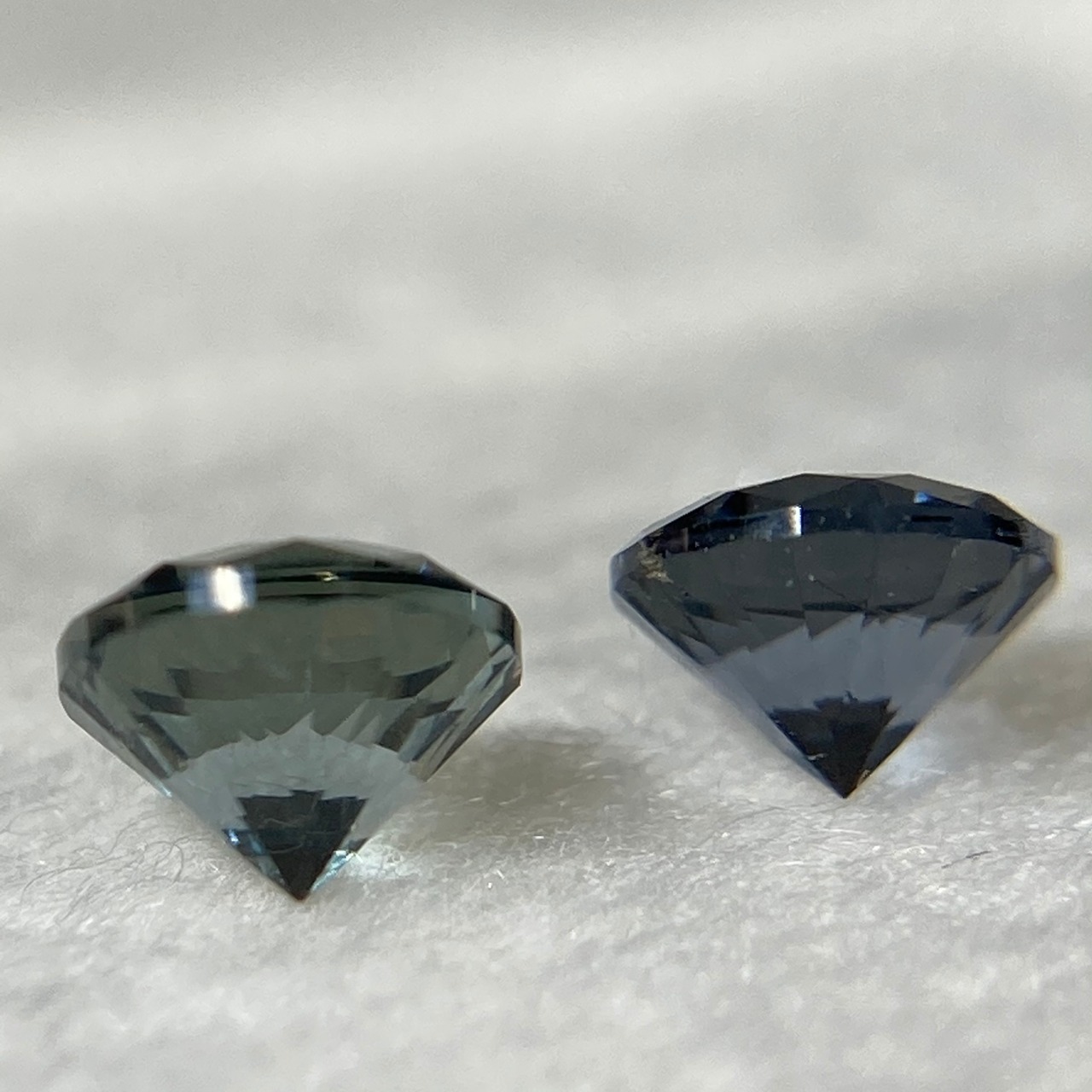 訳あってお買い得 2点スピネル　約3.8mm　No.38W-4