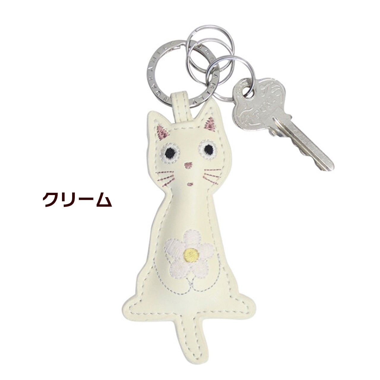 サバを持った白猫ちゃん♡チェーンキーホルダー  冬の訪れ☃ 猫 キーリング キーホルダー 牛革 レザー たまちゃん タマ かわいい