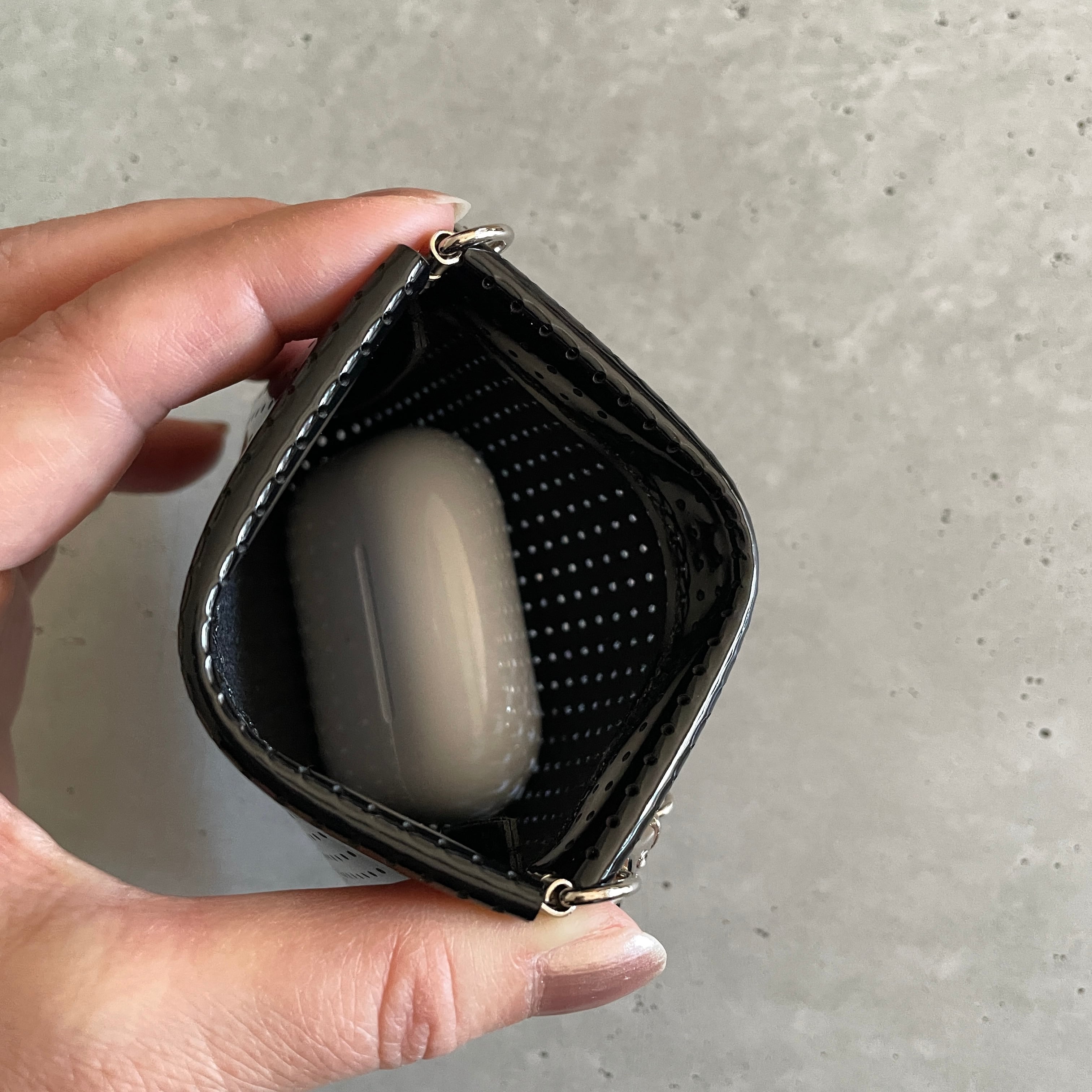 ストラップ付きイヤホンケース ☆ 黒ごま | Jaane Matane