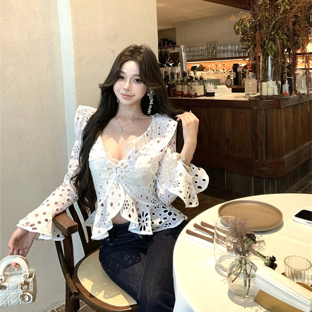 【tops】フレアスリーブフリルカットワークブラウス　M32768