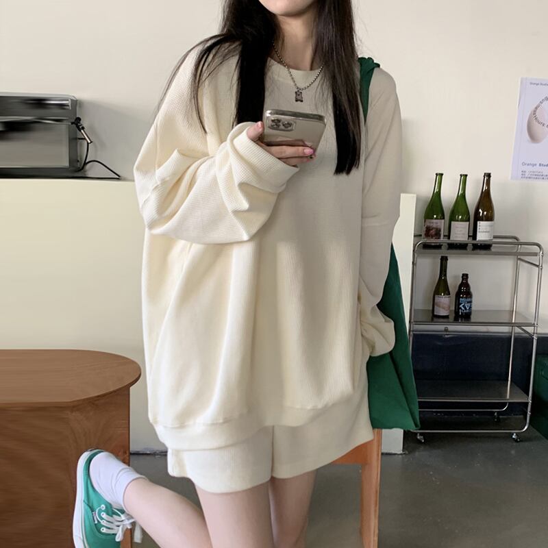 レディーススプリングオータムレッドセーター ワイドレッグショーツ ストリート 春物 秋物 ブルマー ワイドパンツ 試着室32250423976