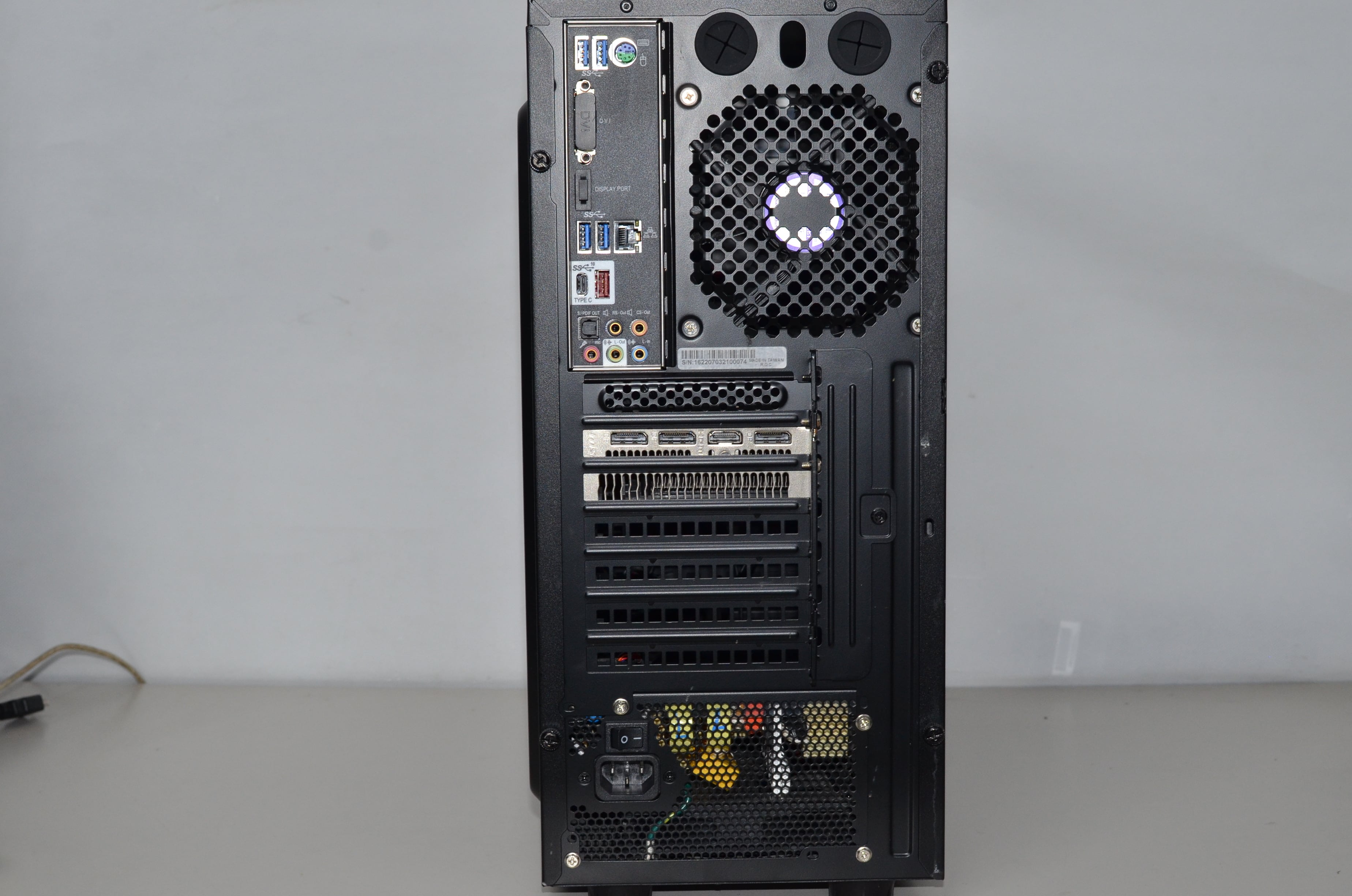 中古良品 デスクトップゲーミングパソコン Windows11 core i7-9700K