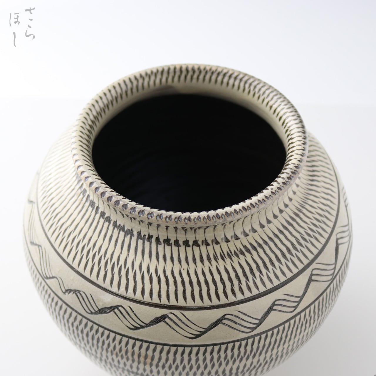 一点もの】小鹿田焼 小袋窯 1升丸花瓶 飛びかんな/櫛描き 白 高さ約