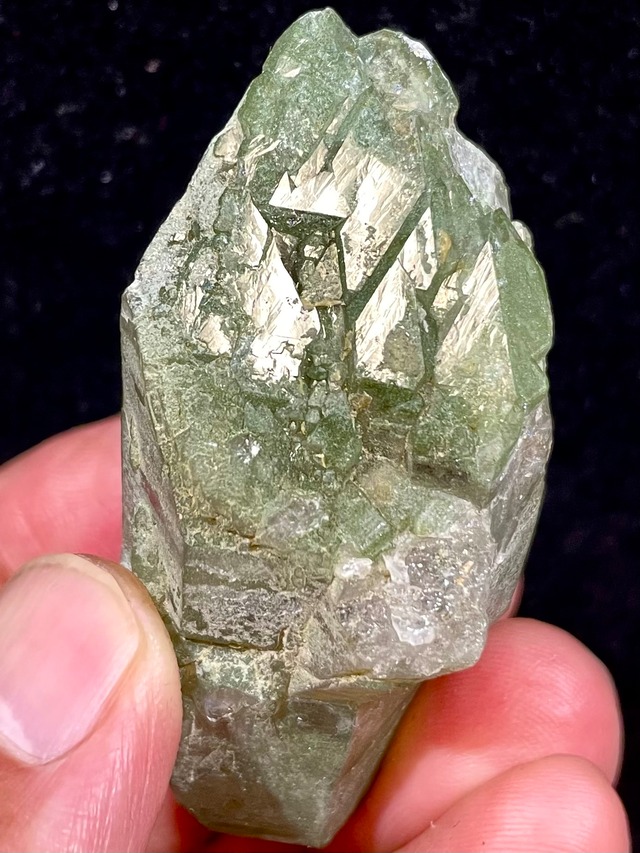 4) ロシア・ウラル産「クローライト・グリーンクオーツ」レコードキーパーDT