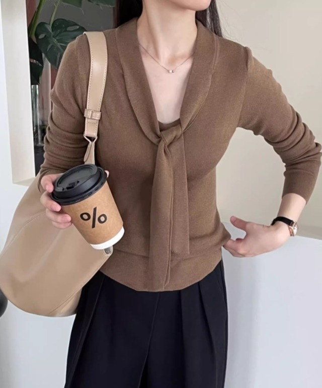 トップス レディース シャツ カットソー 白シャツ 白トップス 秋 普通丈トップス 長袖 ボウタイリボン ストレート 伸縮性 カラバリあり ブラック 黒 ホワイト 白 ブラウン 茶色 コーヒー 無地 フリーサイズ 旅行 レストラン カラオケ 外出 体型カバー 流行 トレンド 細見え 着痩せ 効果 高見え 格上げ 定番 着回し 合わせやすい 使いやすい シンプル カジュアル きれいめ モダン ラフ おしゃれ こなれ感 抜け感 上質 セレブ 20代 30代 40代 50代 休日 デート お出かけ