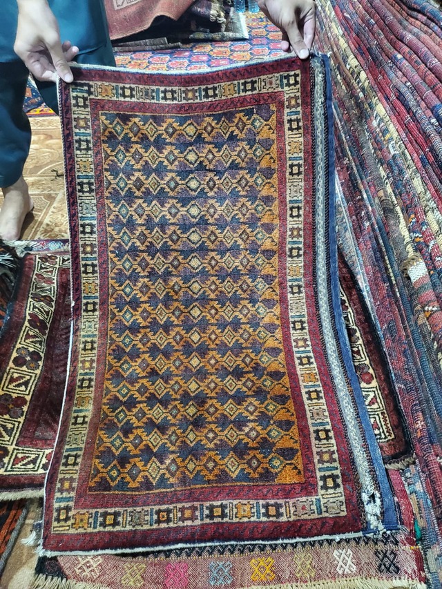 絨毯クエスト73【No.S-264】 ※現在、こちらの商品はパキスタンに置いてあります。ご希望の方は先ずは在庫のご確認をお願いします。