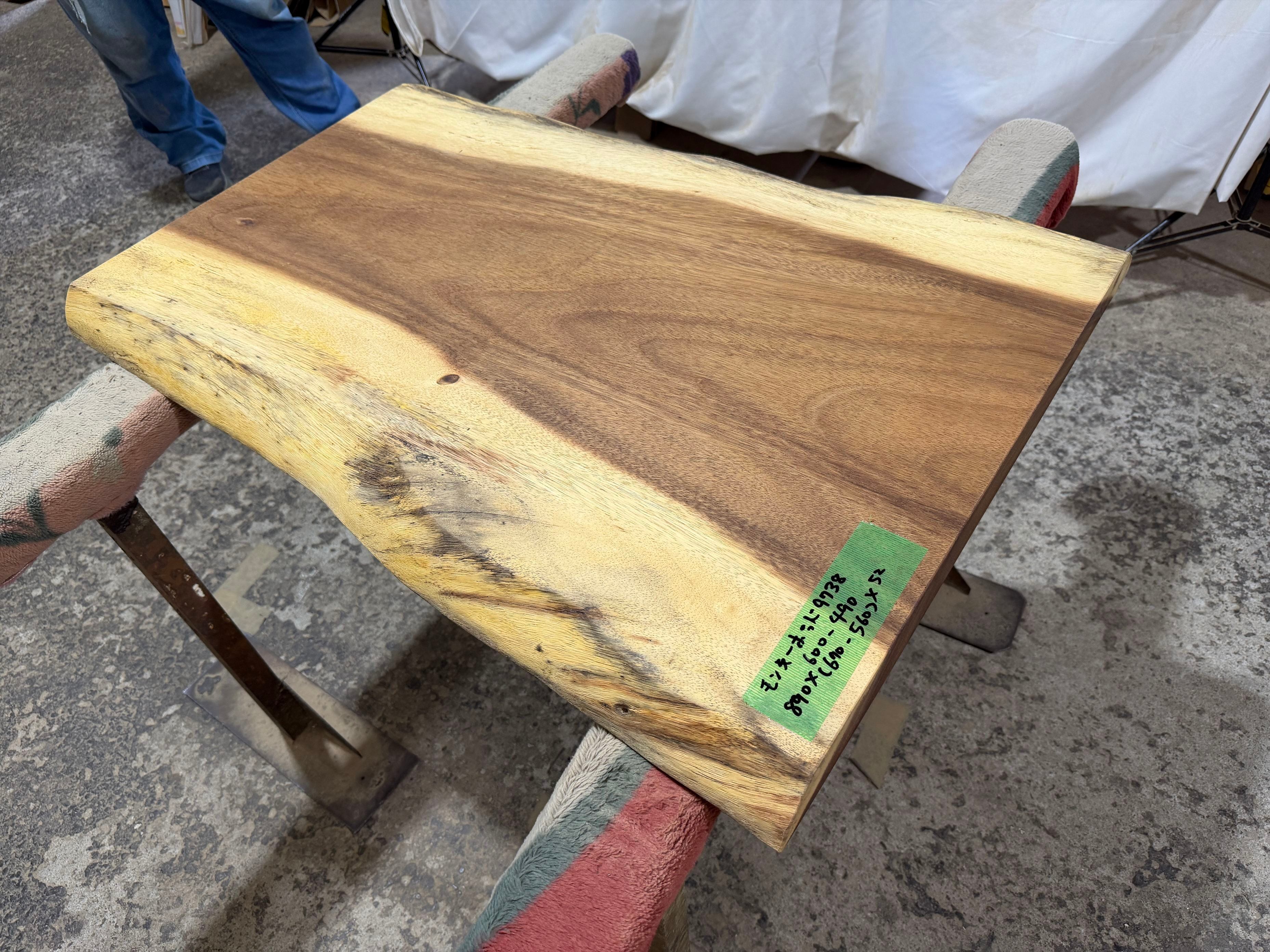 モンキーポッド9738 一枚板無垢 乾燥材 890x600-490x52mm カウンター センターテーブル ダイニングテーブル
