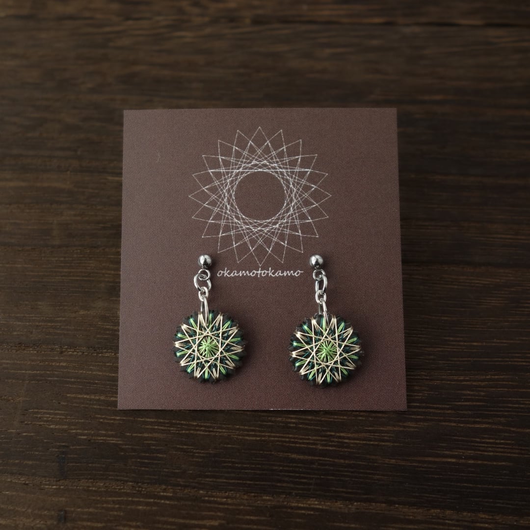 ✨コメントで30%off‼︎ SUMMER SALE ✨ ピアス／イヤリング ちいさな魔法陣のピアス(緑) イヤリング / ピアス / ノンホールピアス