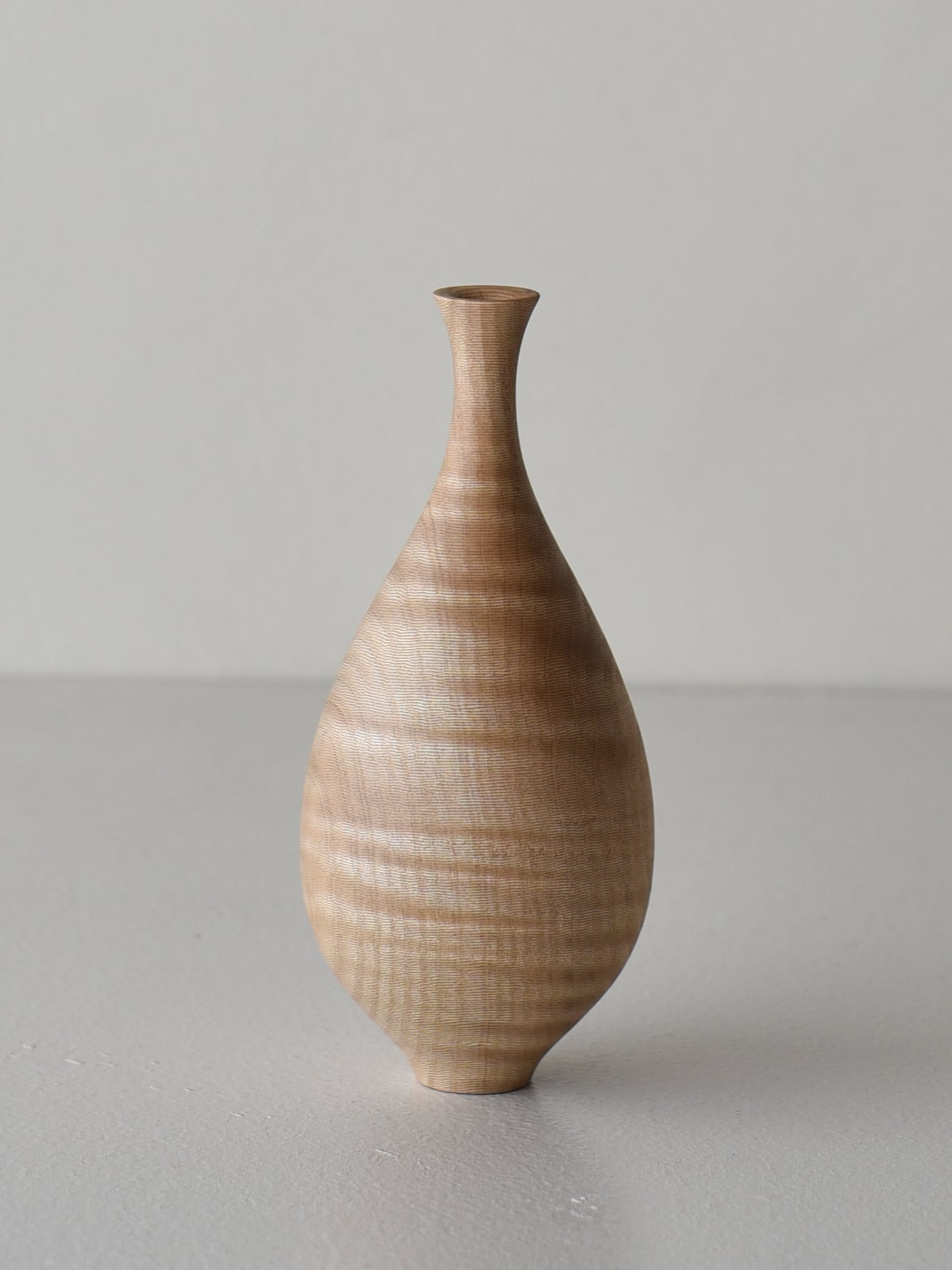 市川岳人　ドライフラワーベース 空間をきりりと引き締めてくれる、市川岳人さんの奥ゆかしい木工