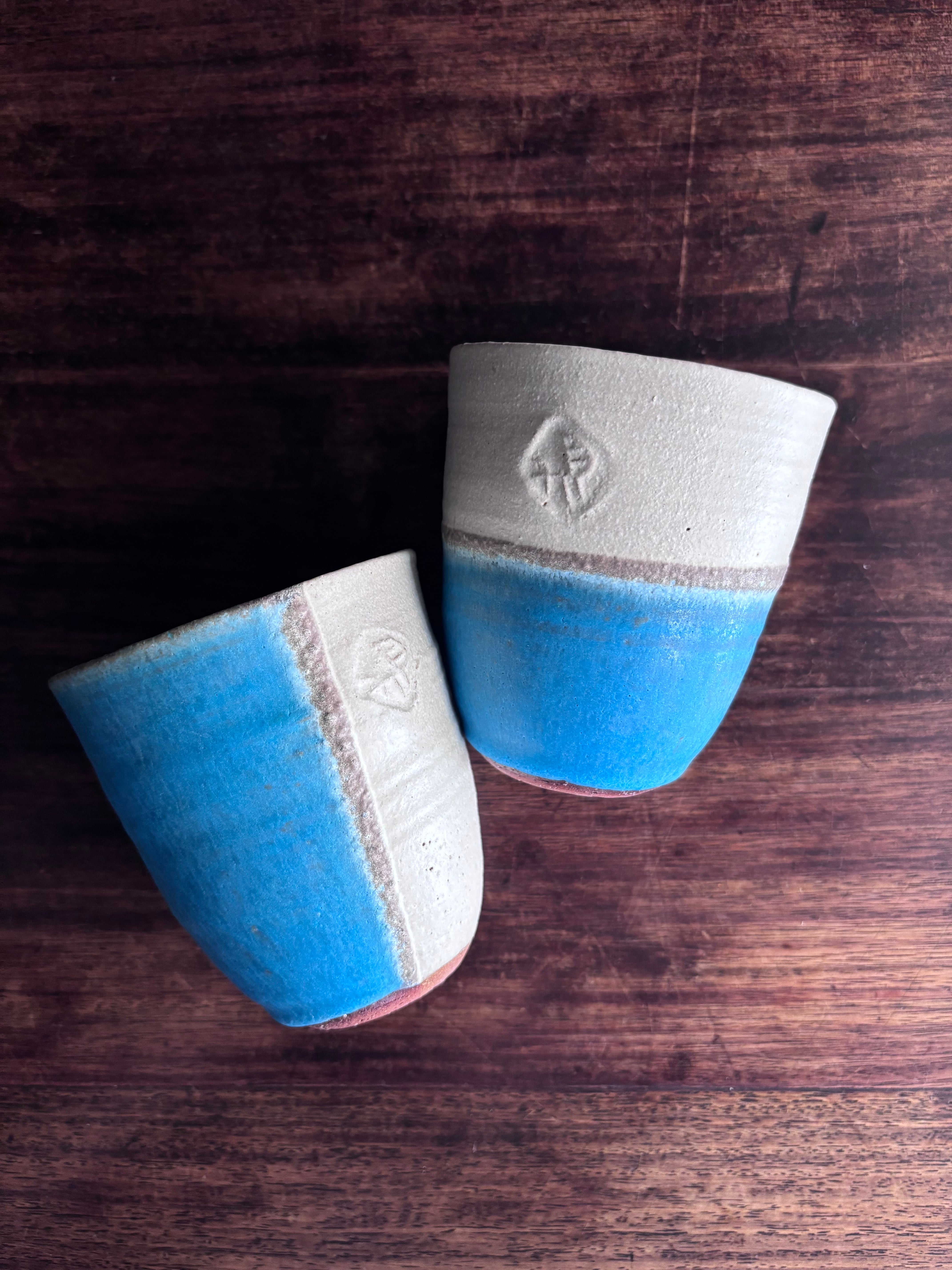 左馬フリーカップ  / レンジ・食洗機可 / ペア フリーカップ セット 左馬 午年 新年 縁起物 干支 和食器 陶器 青　白　コップ ペア 焼酎 カップ 湯呑 お祝い 贈り物 結婚記念日 夫婦 お揃い 還暦祝い 記念日 ギフトセット 退職祝い 結婚祝い 引越し祝い 酒器「コップ 2個 」食器セット ペアセット コップセット ペア湯呑み