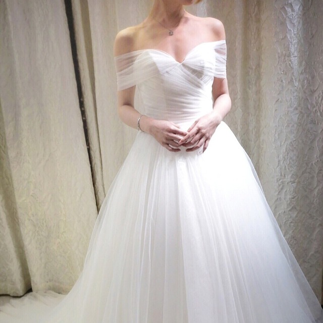 人気上昇 オフショル ウエディングドレス ソフトチュール 華やかなトレーン 可愛い 憧れのドレス Cinderelladress 人気上昇 オフショル ウエディングドレス ソフトチュール 華やかなトレーン 可愛い 憧れのドレス Cinderelladress