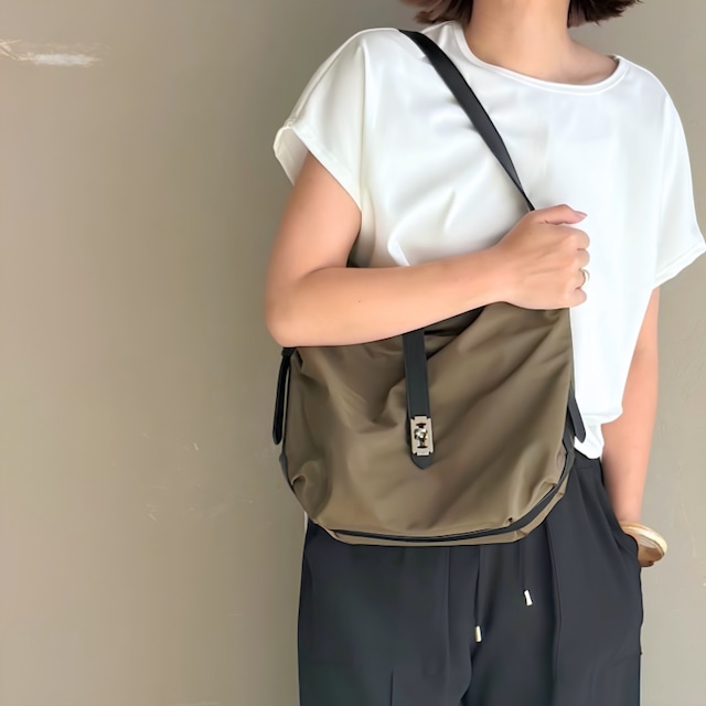 【 PAKU 】異素材ベルトトートバッグ