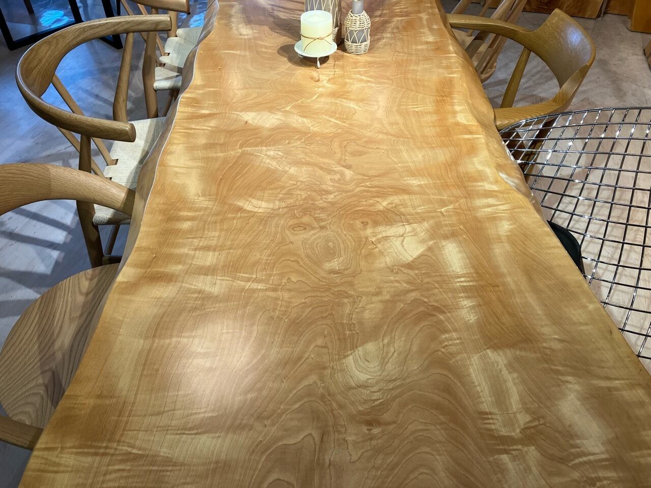 栃（トチ）_2090×600-760×45_青山店_テーブル天板/一枚板 242303 t001