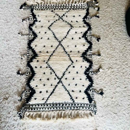 モロッカン　手織りベニワレン(ベニアワレン) 約112×64cm ドット