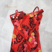 フラダンス 衣装 ワンピース ドレス レッド系 ムームーファクトリー ハワイ製 ハワイアンプリント アロハ T&amp;L MUUMUU FACTORY フラ ダンス レッスン 練習 花柄 植物柄 華やか 鮮やか フリル キャミソール オフショル かわいい おしゃれ ブラック系 イエロー系 ピンク系 赤 黒 黄 ピンク フラダンス衣装