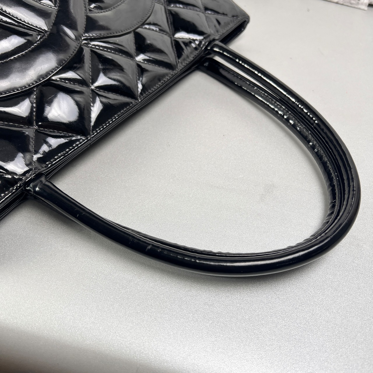 CHANEL シャネル ココマーク 復刻 エナメル／パテントレザー トートバッグ 黒 A-14262