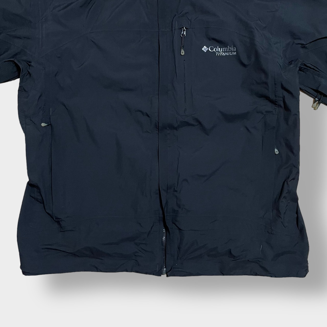 Columbia TITANIUM ナイロンジャケット マウンテンパーカー ライトアウター ジップアップ フルジップ ワンポイントロゴ XL ビッグサイズ オムニテック チタニウム 撥水 アウトドア コロンビア 黒 us古着