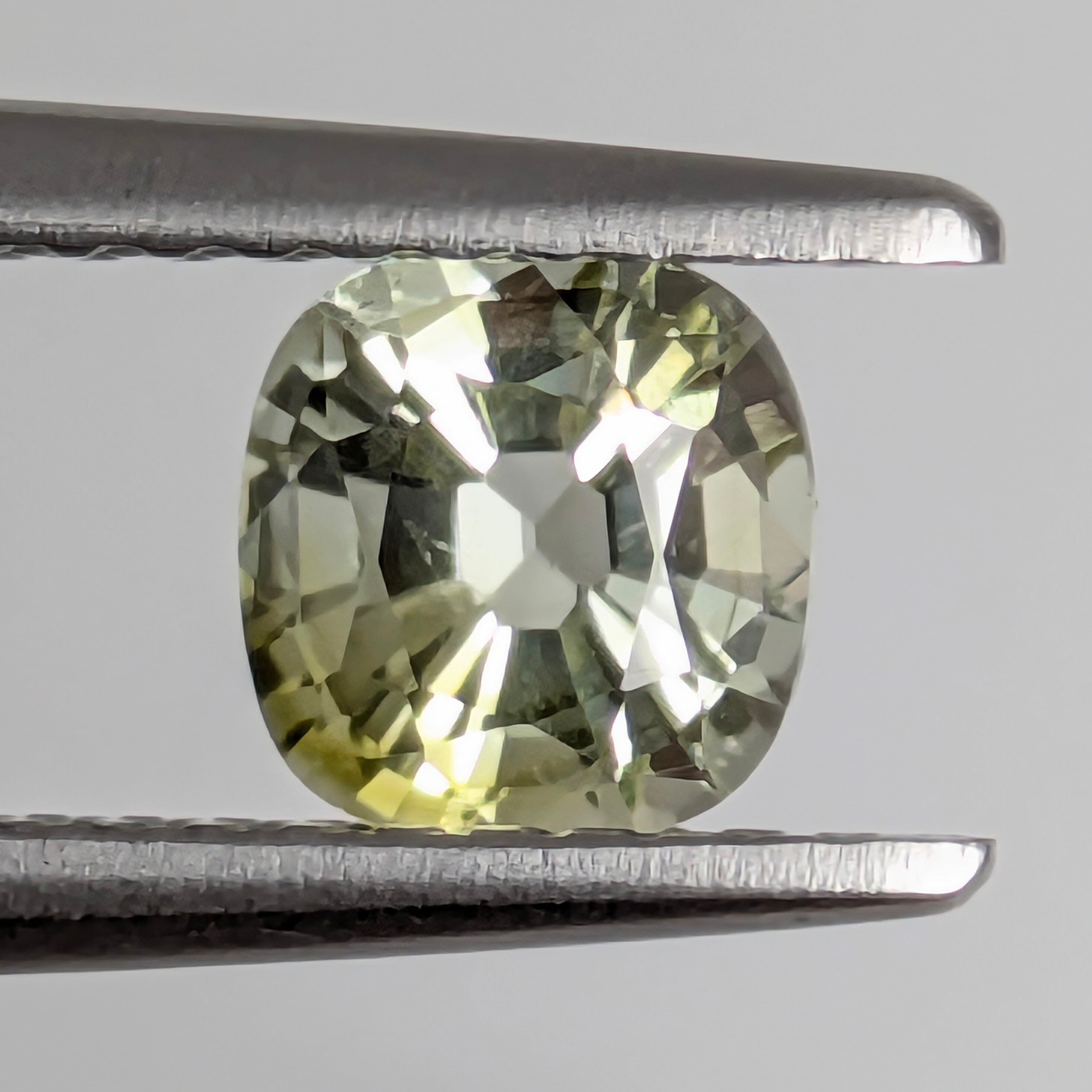 イエローグリーントルマリンルース【0.70ct】PRO208671 | Gem's Subculture