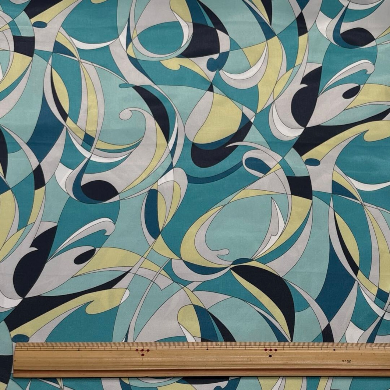 TC397◆3m◆SM◆ポリエステル100%ややとろみあり光沢サテン調生地◆プッチ柄