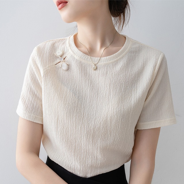 ワンポイント ボタン ラウンドネック ライトベージュ Ｔシャツ 250485