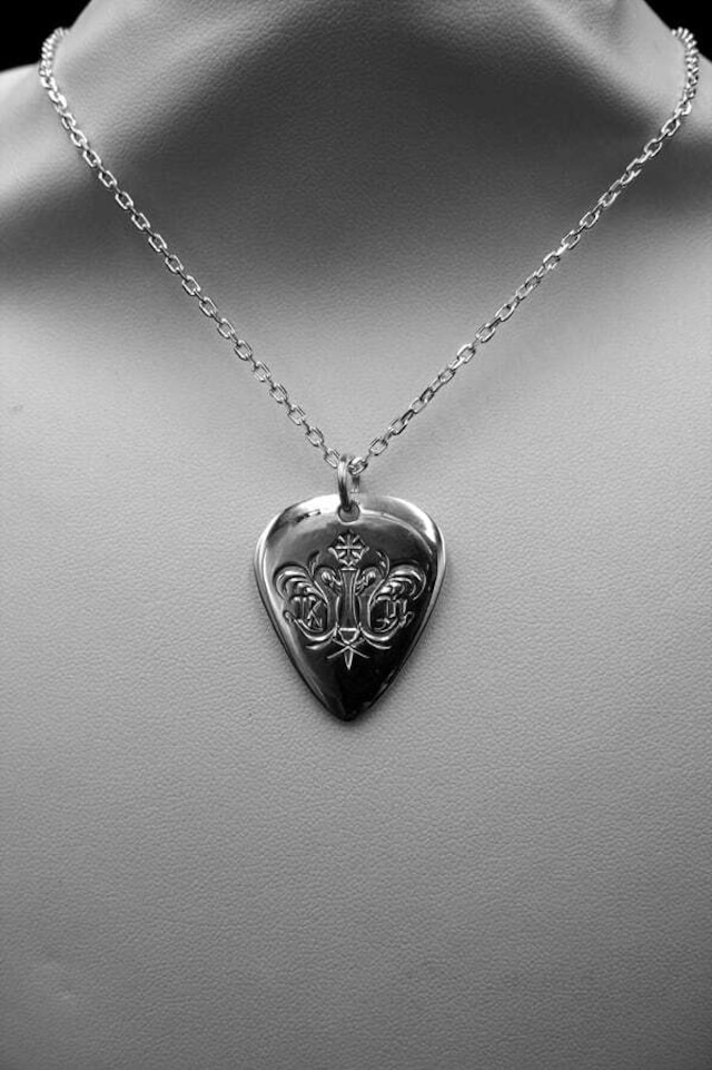 Atelier mark Guitar Pick Pendant  RizardHead