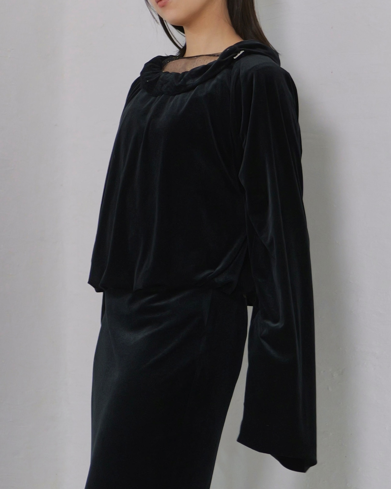 RITSUKO KARITA - Sheer Velour Gather Tops〔plain〕 :Black|透けベロア/ネックギャザー
