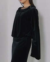 RITSUKO KARITA - Sheer Velour Gather Tops〔plain〕 :Black|透けベロア/ネックギャザー