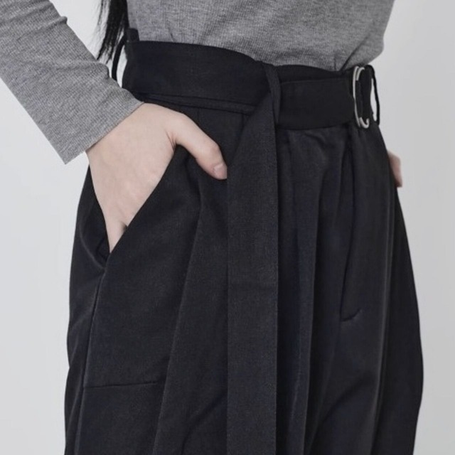 Loose silhouette handsome pleated pants C0804