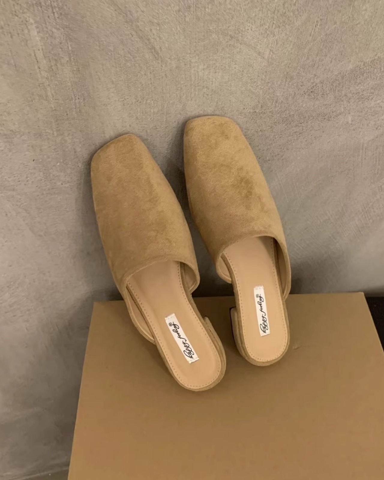 Square-toe flat Mules L0109