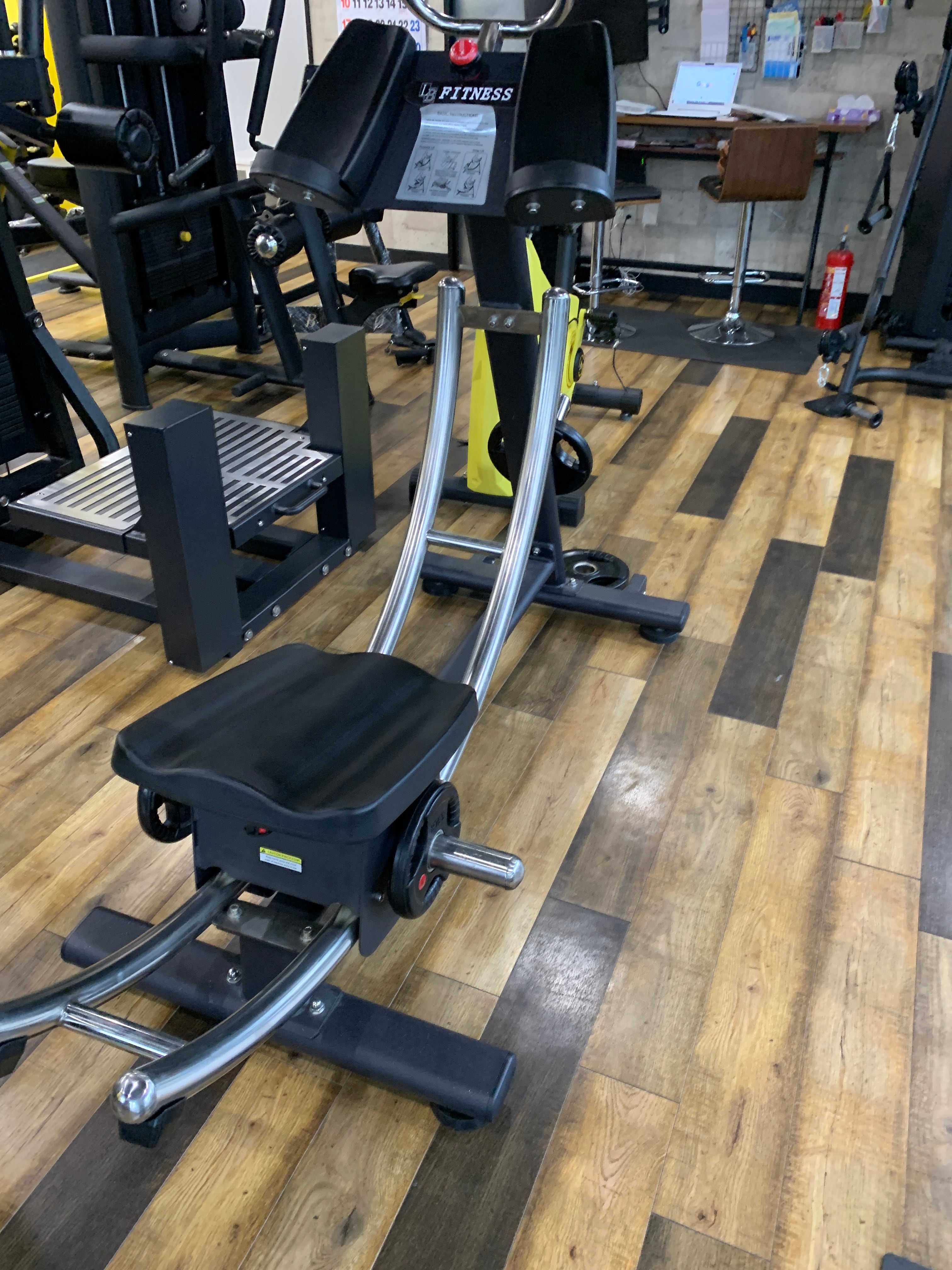 腹筋マシーン | 筋トレ倶楽部 by LBGYM