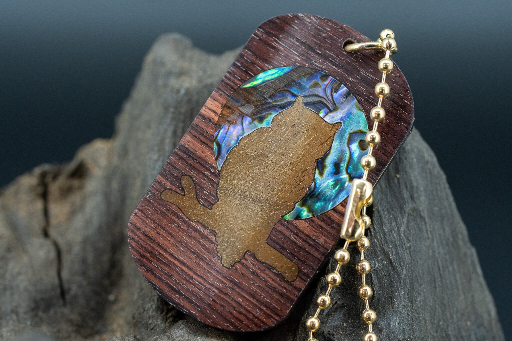 ※【王室御用達 】 キングウッド ドッグタグ 象嵌 夜とミミズク