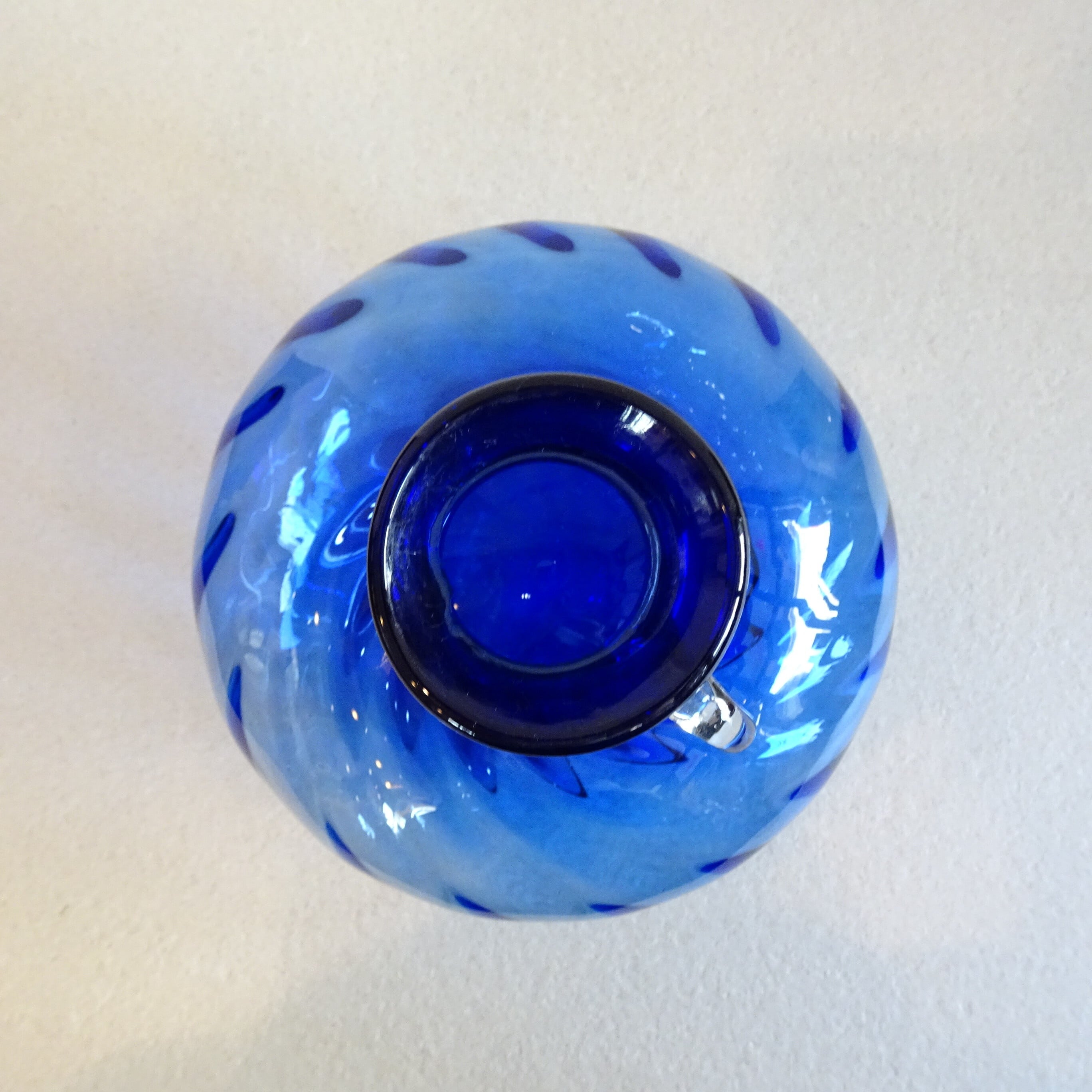 きれいなブル―のガラスの花瓶 | 純喫茶家具の村田商會