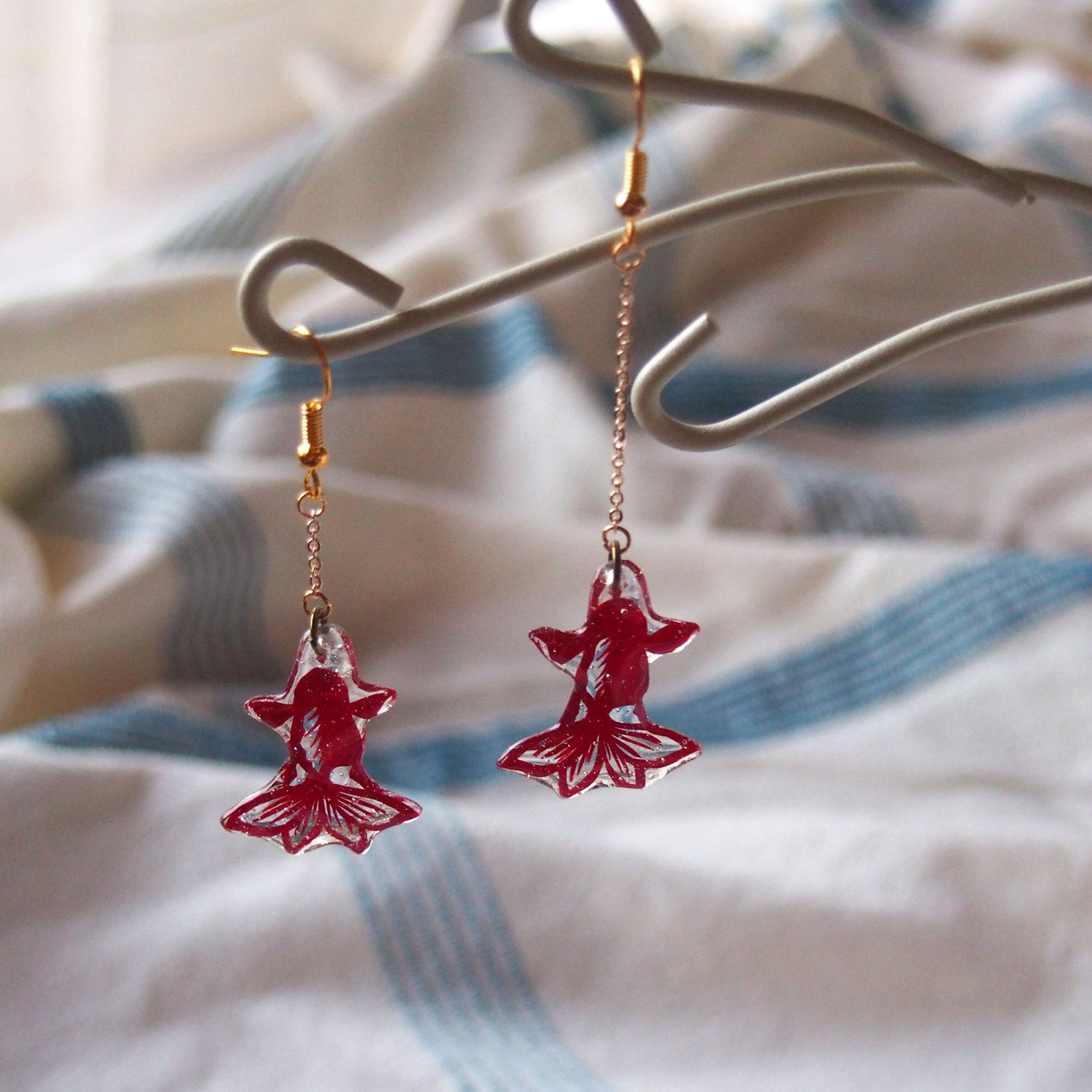 切絵アクセサリー】ピアス/イヤリング「樹脂切絵～金魚～」(片耳用1点
