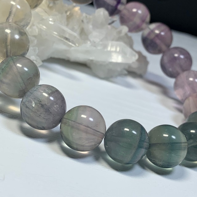A67.変わった色合いグラデーションフローライト・ブレスレット