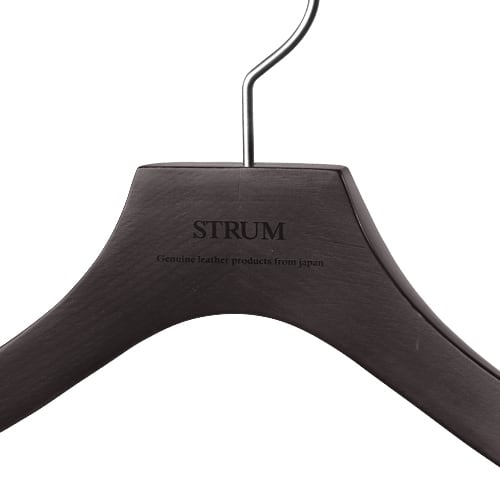 【新品】STRUM ロゴ入りオリジナル木製ハンガー 2本セット STRUM ストラム】STRUMロゴ入りオリジナル木製ハンガー/ジャケット