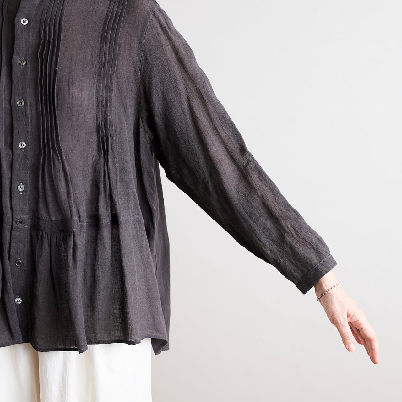suzuki takayuki スズキタカユキ pin-tuck blouse dark bronze suzuki takayuki スズキタカユキ pin-tuck blouse dark bronze