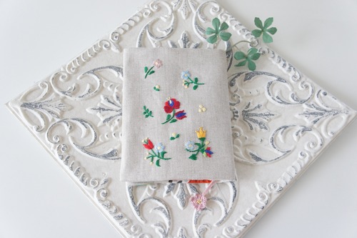 刺繍の文庫カバー（リネン×ハンガリアン）