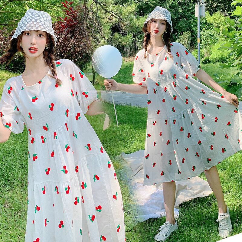 【新作】【送料無料】 マタニティウェア2020夏の新しい綿とリネンのチェリー刺繍ドレス、トレンディな母親のミドル丈と年齢を減らすマタニティドレス-アリババ レッド コットン サマー 夏物 expec241171540909
