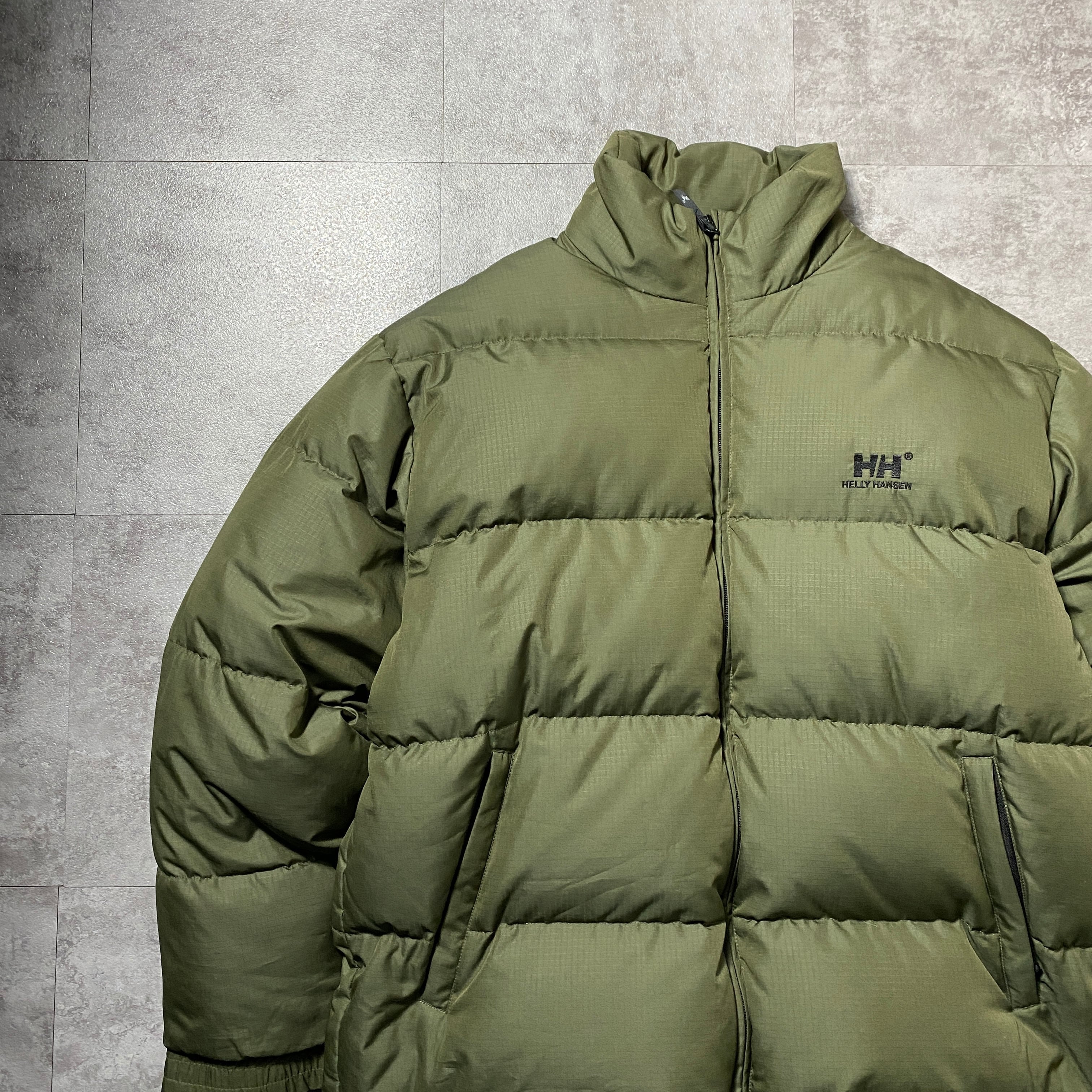 HELLY HANSEN ヘリーハンセン 刺繍ワンポイント ネックロゴ カーキ