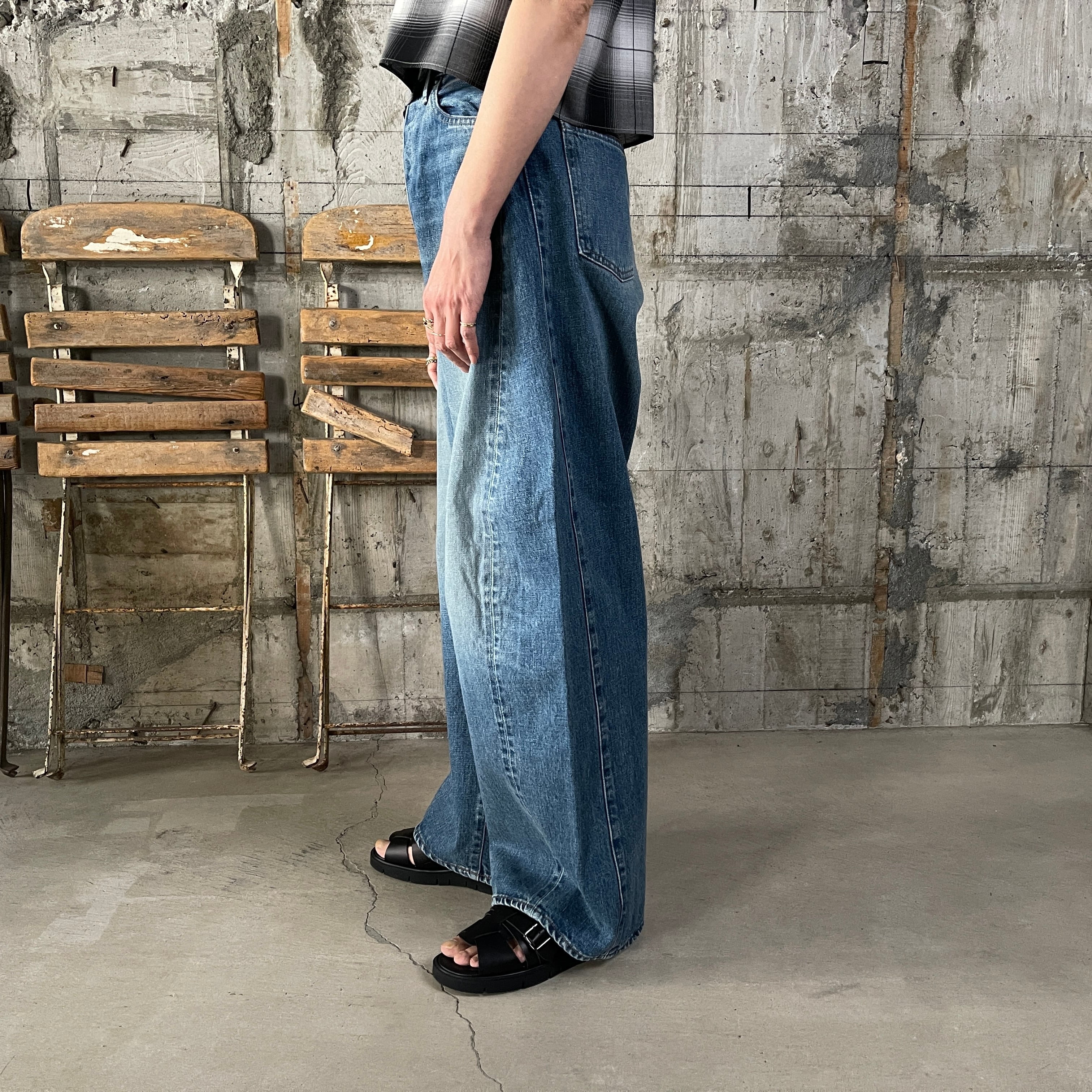 HYKE【ハイク】 DENIM BARREL LEG JEANS (13327) | glamour online HYKE【ハイク】 DENIM BARREL LEG JEANS (13327) | glamour online