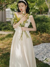 【0004】Ruffle Lace-Up Princess Short Sleeve Dress