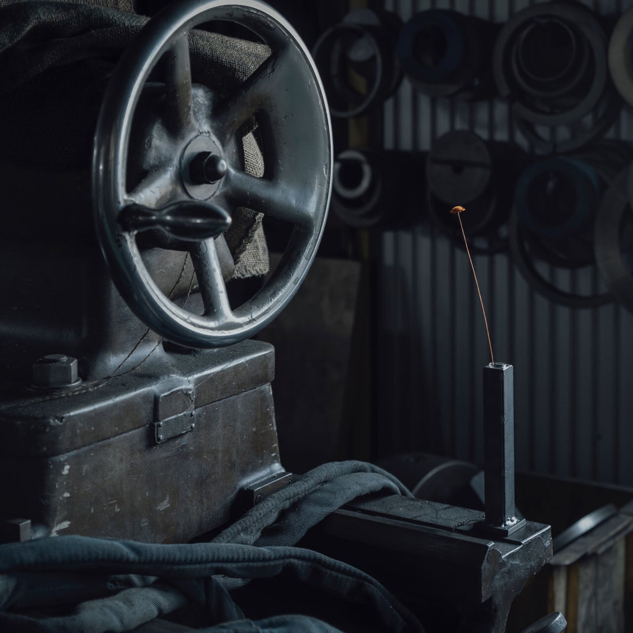 ANGLE FLOWER VASE / 花器 / 一輪挿し/アイアン/ギフト/雑貨 | SIKAKU