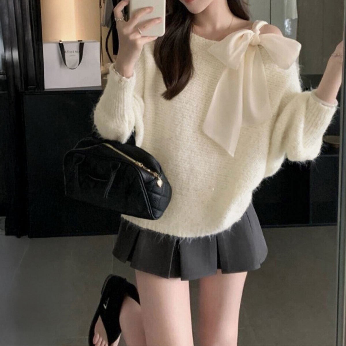 シャギー ニット リボン付き ラメ入り 肩出し レディース 秋冬 韓国 オフショルダー きれいめ 大人 かわいい ガーリー フェミニン キラキラ アシンメトリー 大人可愛い 大人女子