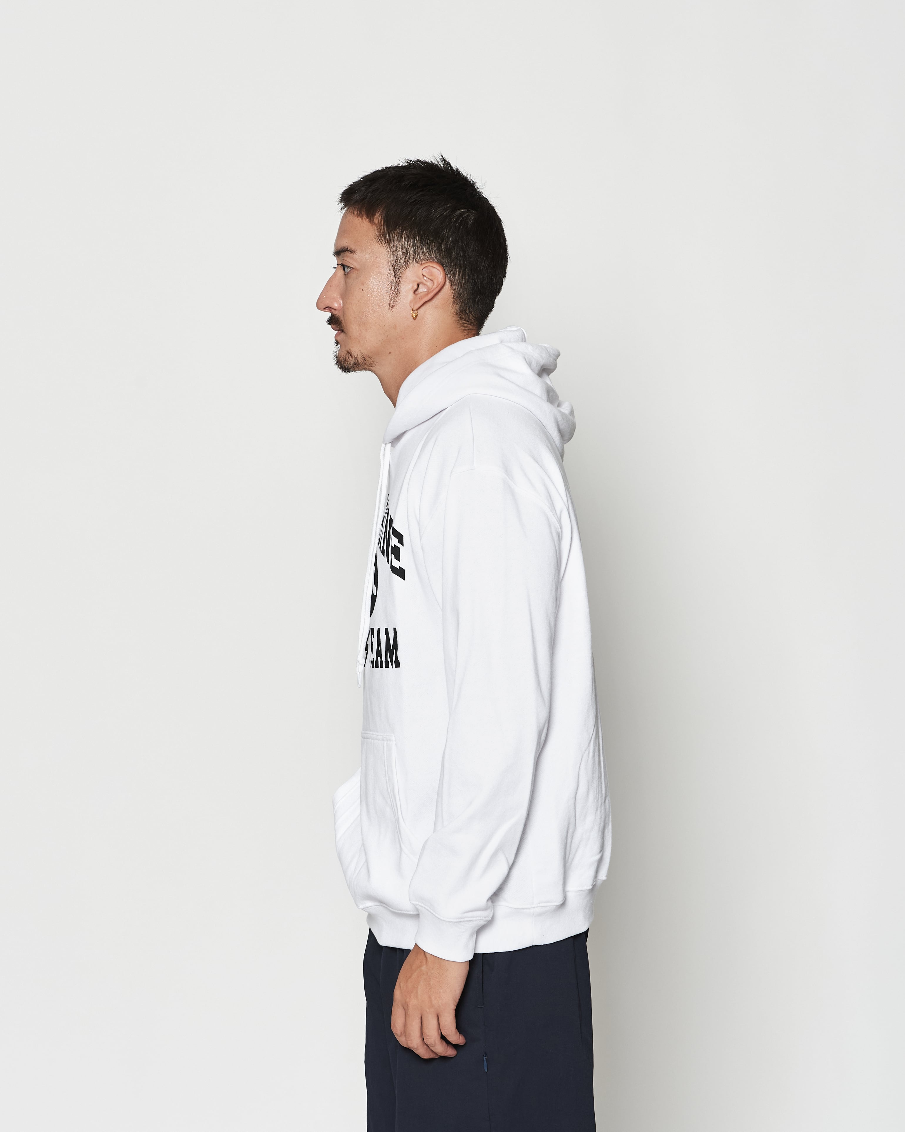 極美品 muta MARINE ACANTHUS カレッジロゴ パーカー XL 予約販売1月下旬～2月中旬入荷】muta MARINE × ACANTHUS カレッジロゴ