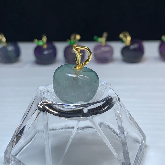 8.フローライトりんご・ペンダントトップ