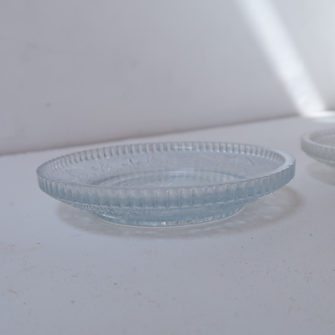 レースのようなガラスのお皿