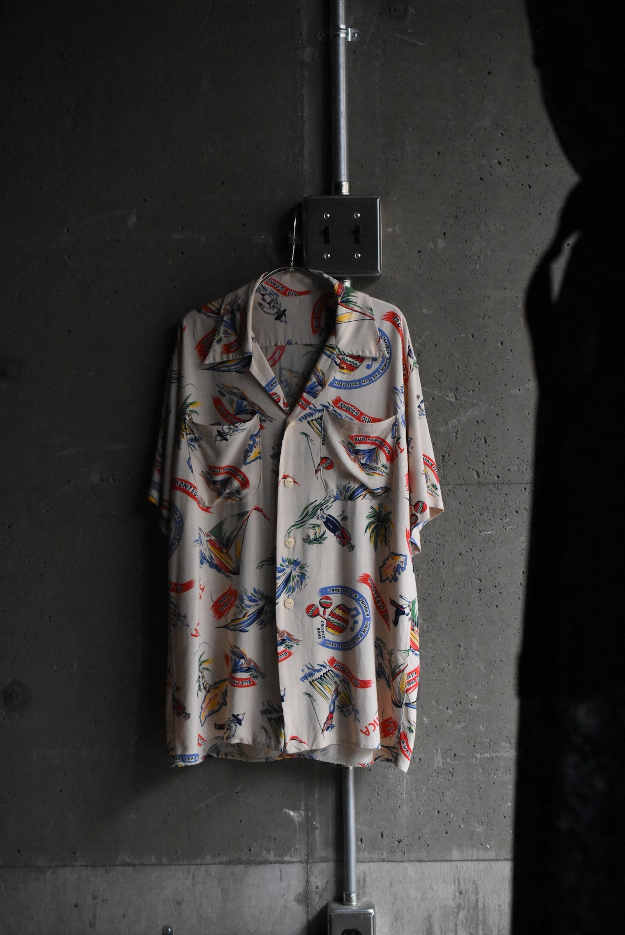 OK/50-60's "unknown" rayon hawaian shirt