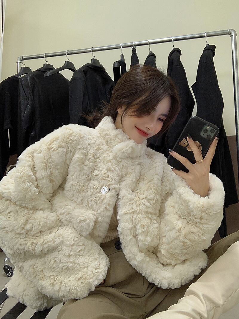 フェイクファーショートコート オータムウィンターベルベットルーズスタイルカラーブラウス 秋物 冬物 ブラックストロベリース10200497868